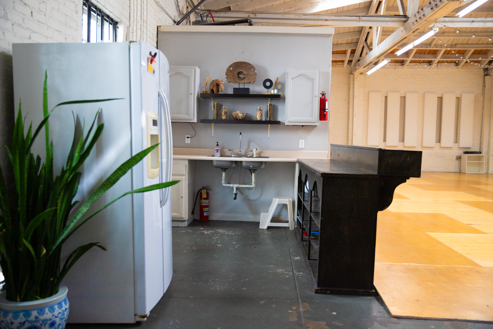 Studio B - kitchenette area
